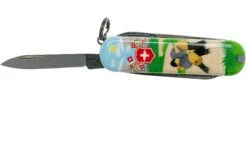 Victorinox Classic SD Swiss Wrestling Limited Edtion 2020 0-6223-L2009 Couteau Suisse -Magasin De Couteaux VT0 6223 L2009 03 victorinox